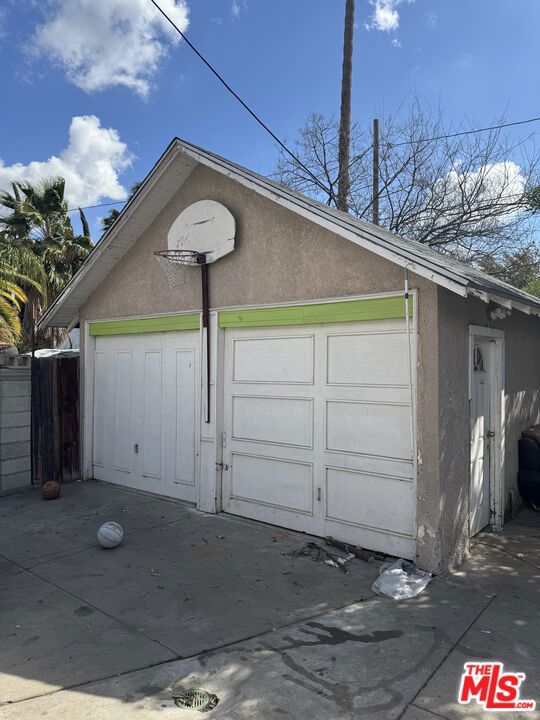 563 W 16th Street Property Photo 7