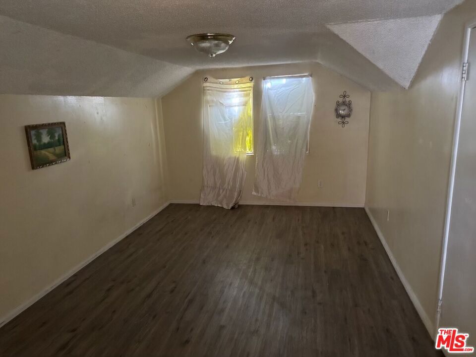 563 W 16th Street Property Photo 13