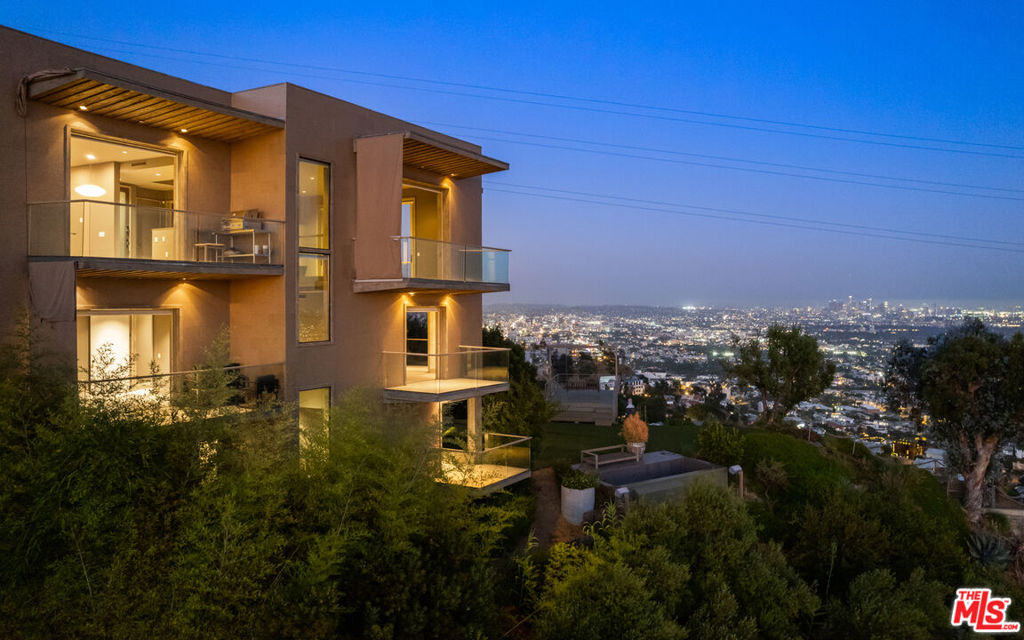 1600 Viewmont Drive Property Photo 1