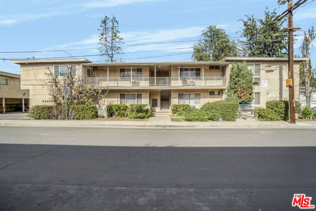 15445 Moorpark Street Property Photo