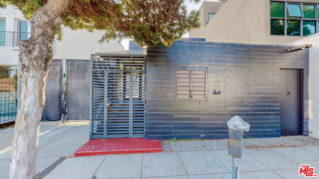2222 Main Street Property Photo 1