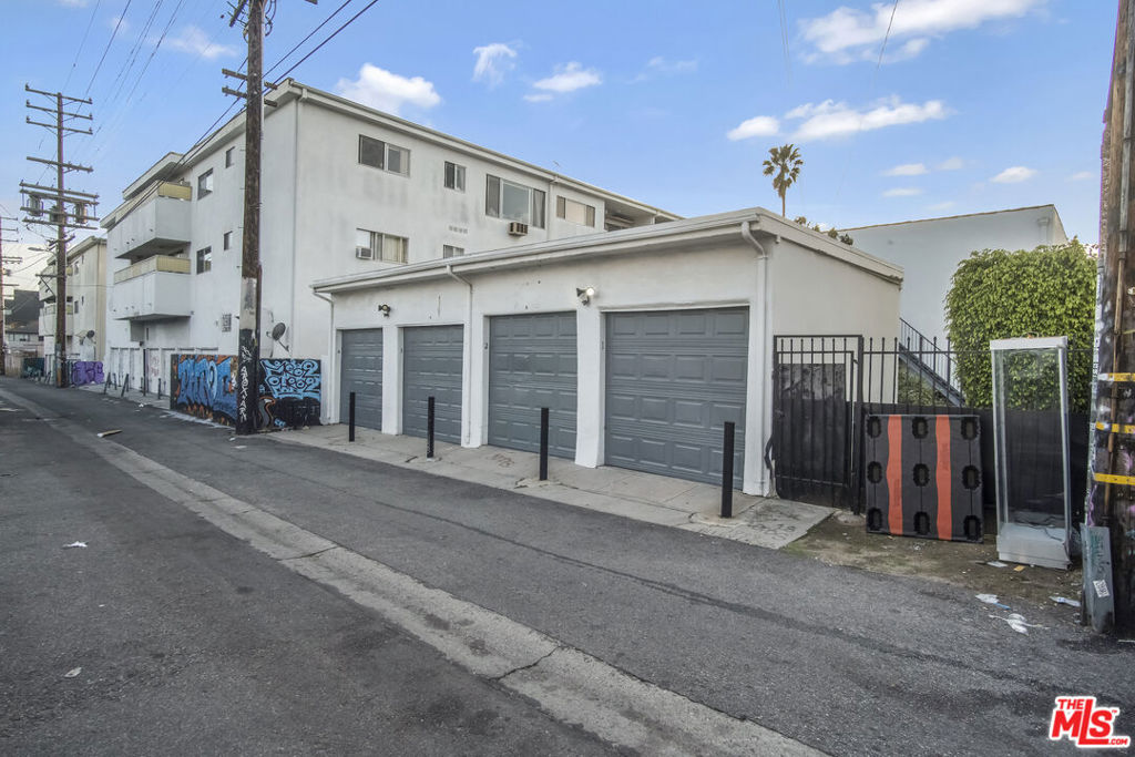 448 N Hayworth Avenue Property Photo 3