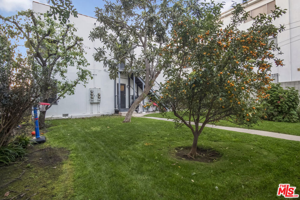 448 N Hayworth Avenue Property Photo 6