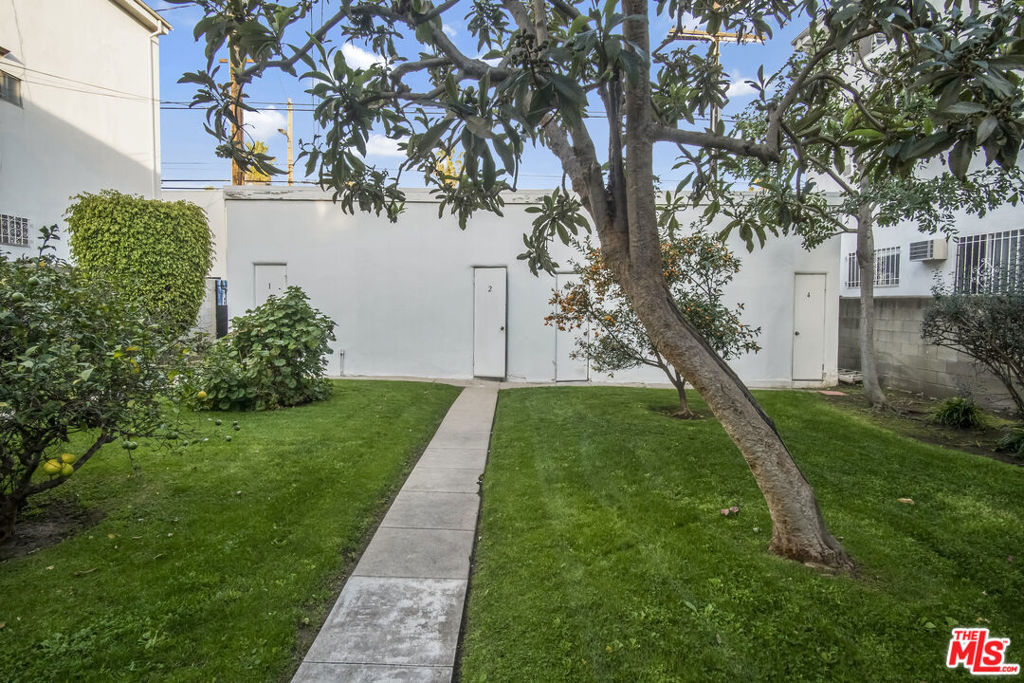448 N Hayworth Avenue Property Photo 8