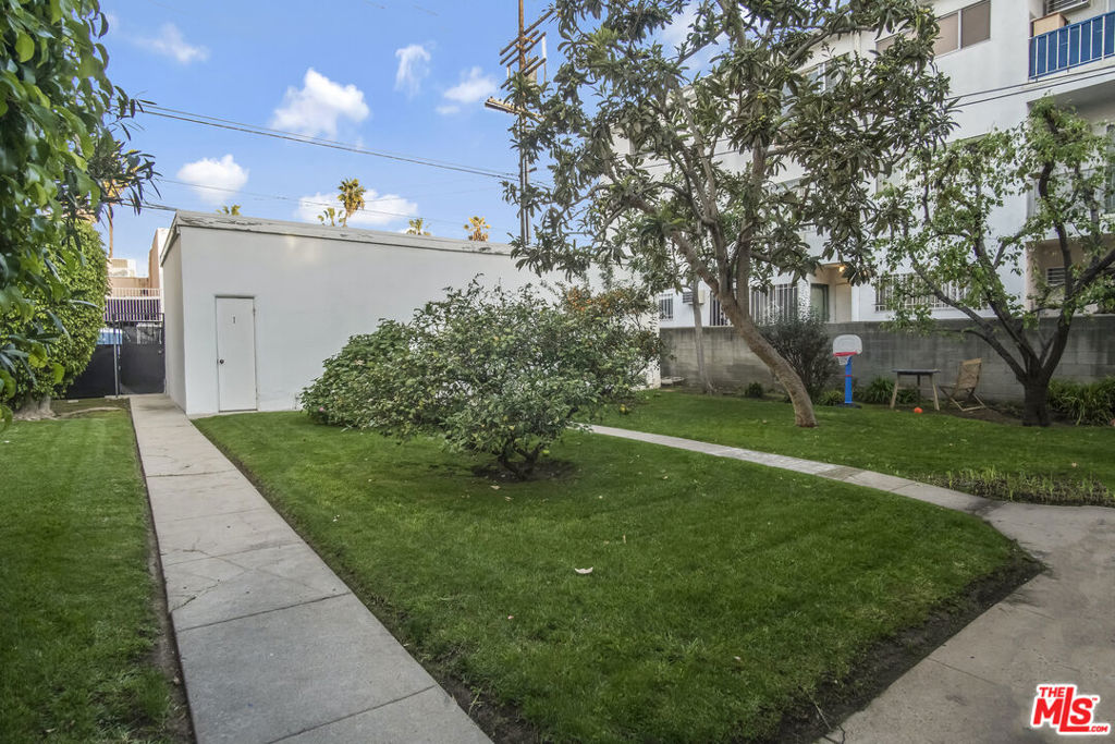 448 N Hayworth Avenue Property Photo 10
