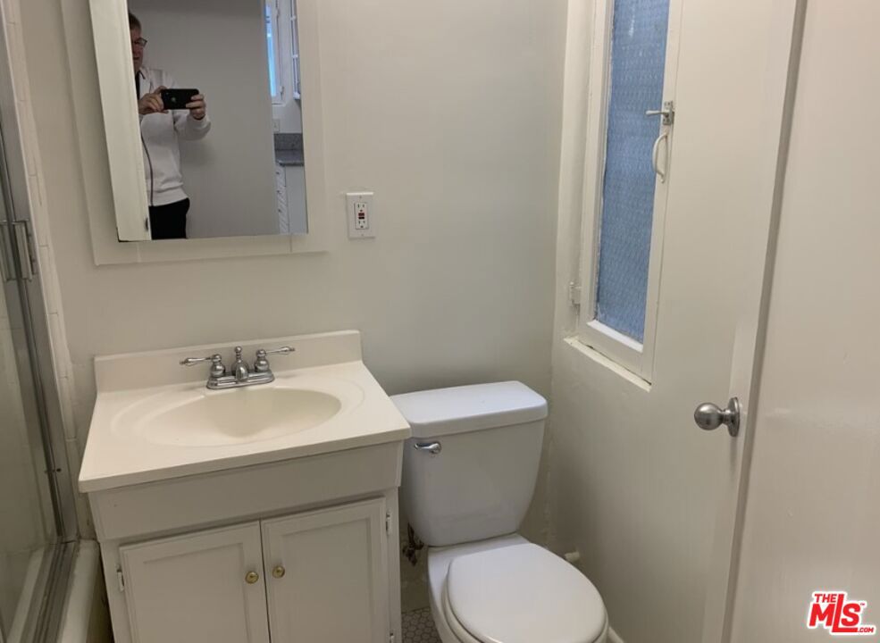 448 N Hayworth Avenue Property Photo 19