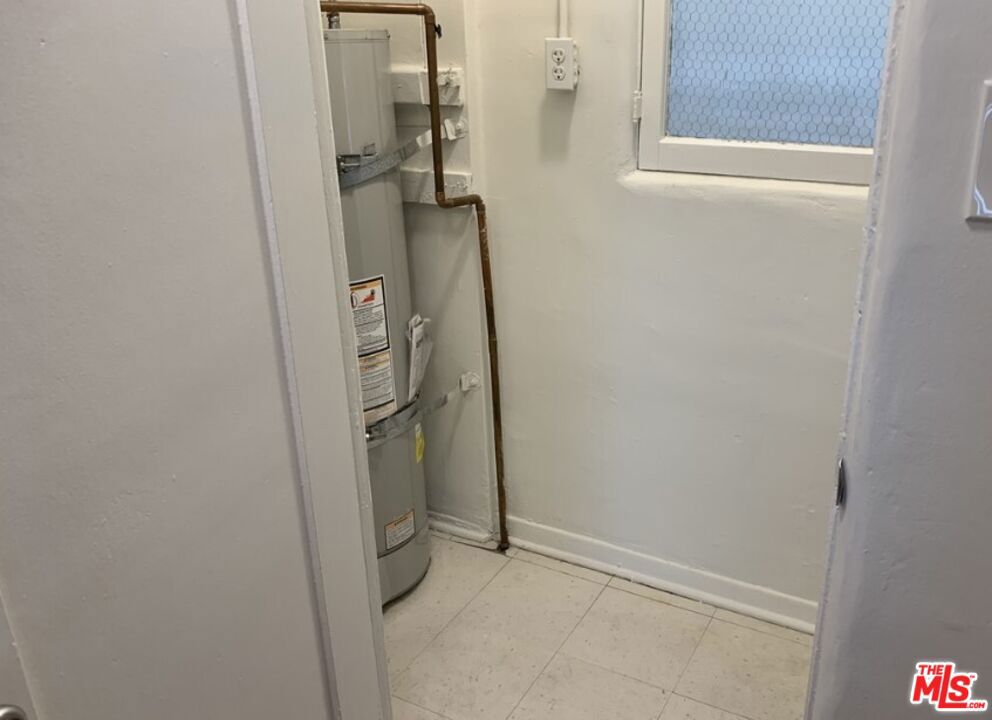 448 N Hayworth Avenue Property Photo 25