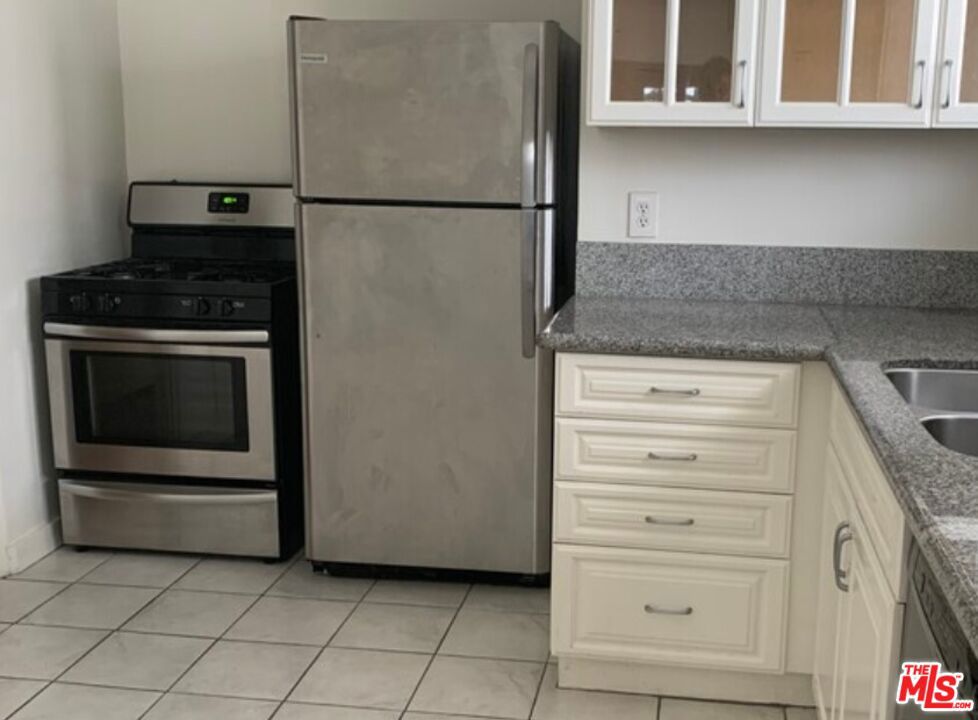 448 N Hayworth Avenue Property Photo 29