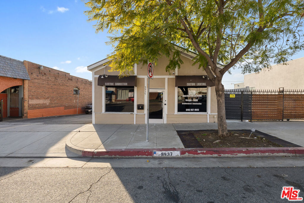 9937 Commerce Avenue Property Photo 1