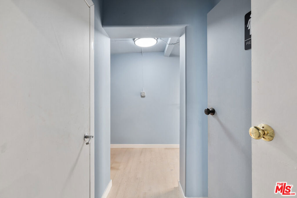 9937 Commerce Avenue Property Photo 19