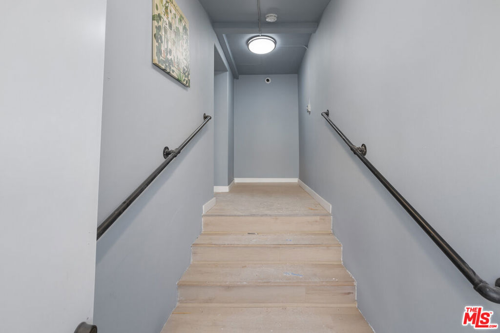 9937 Commerce Avenue Property Photo 21