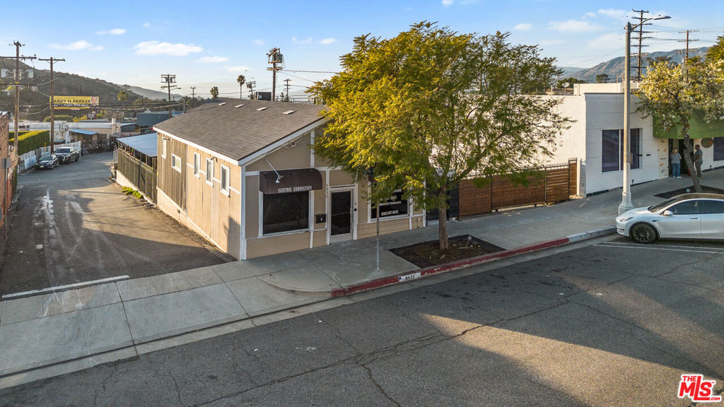 9937 Commerce Avenue Property Photo 30