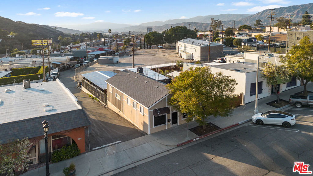 9937 Commerce Avenue Property Photo 31