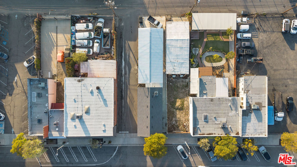 9937 Commerce Avenue Property Photo 33