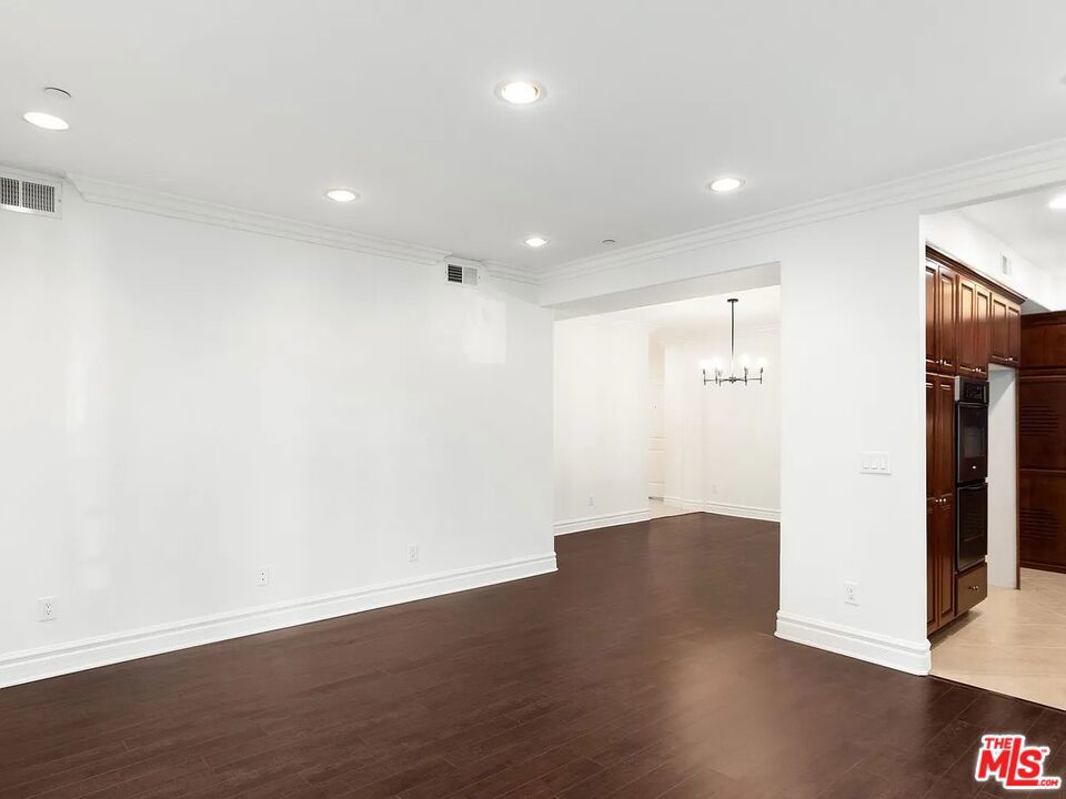 8610 Chalmers 105 Property Photo 6
