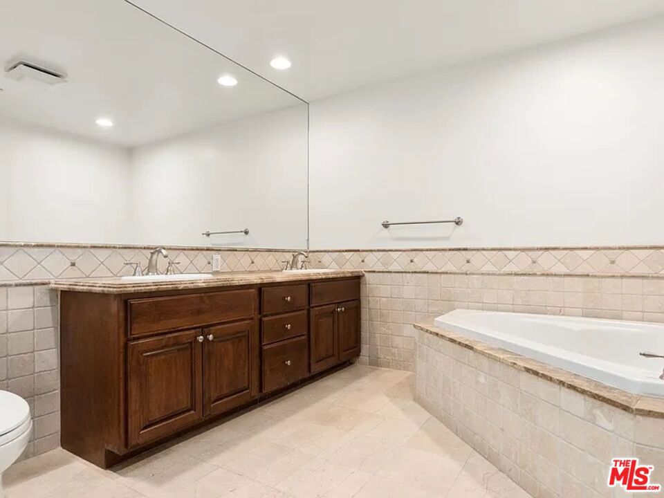 8610 Chalmers 105 Property Photo 14