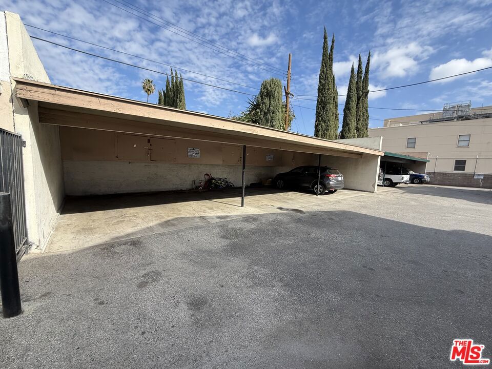 14737 Vanowen Street Property Photo 5