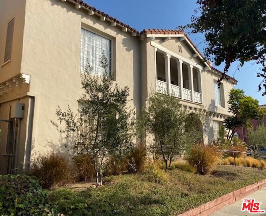 754 S Orange Grove Avenue Property Photo