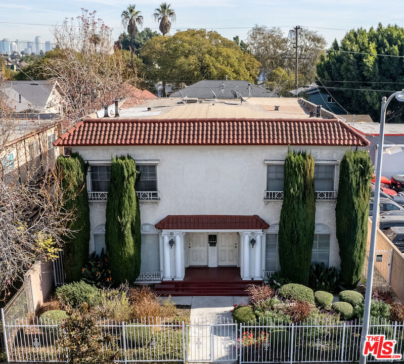 2952 S Western Avenue Property Photo