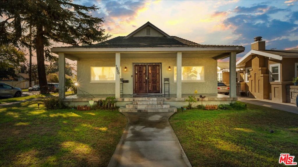 1900 W 41st Street Property Photo