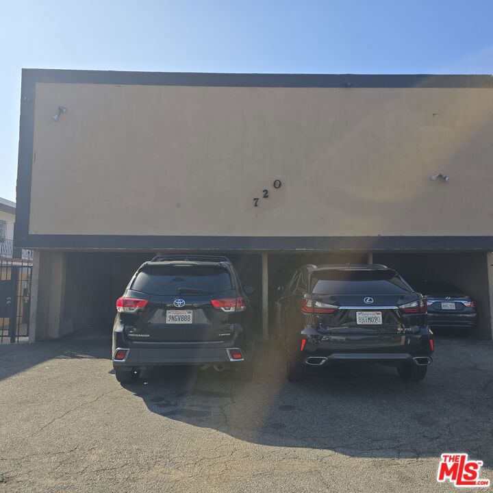 720 W 81st Street Property Photo