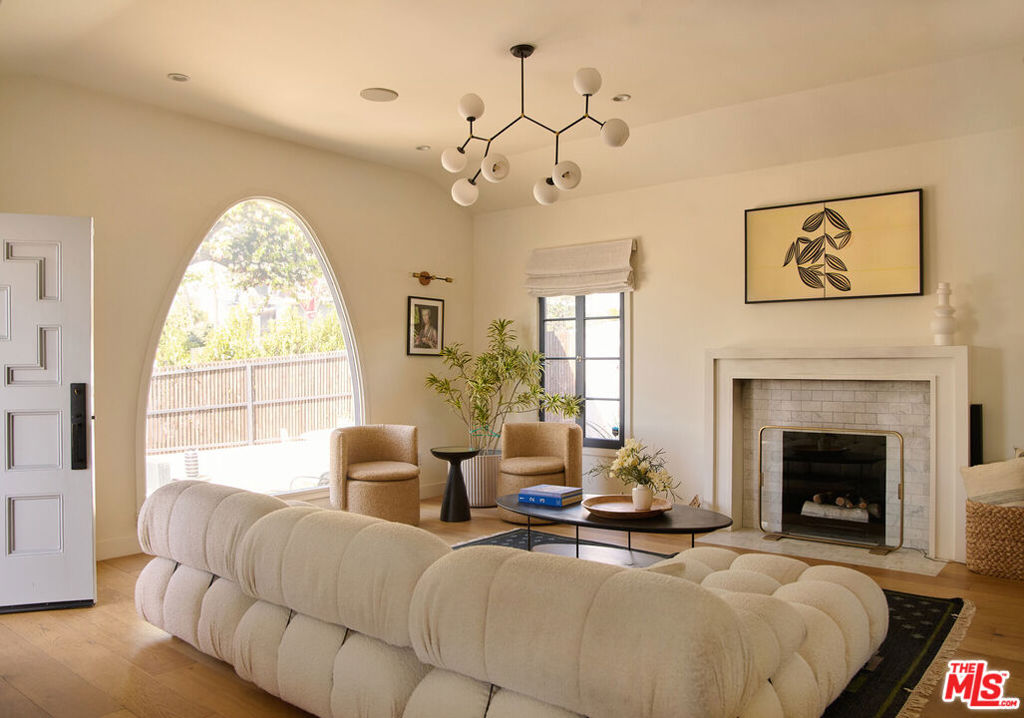 1666 Micheltorena Street Property Photo 10