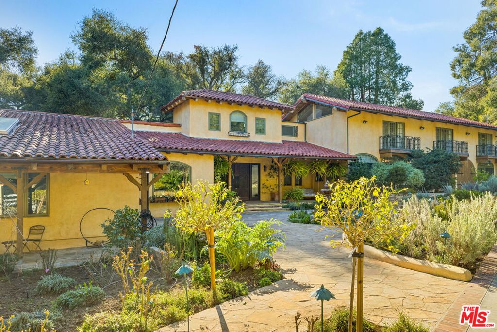 821 Camino Colibri Property Photo 4