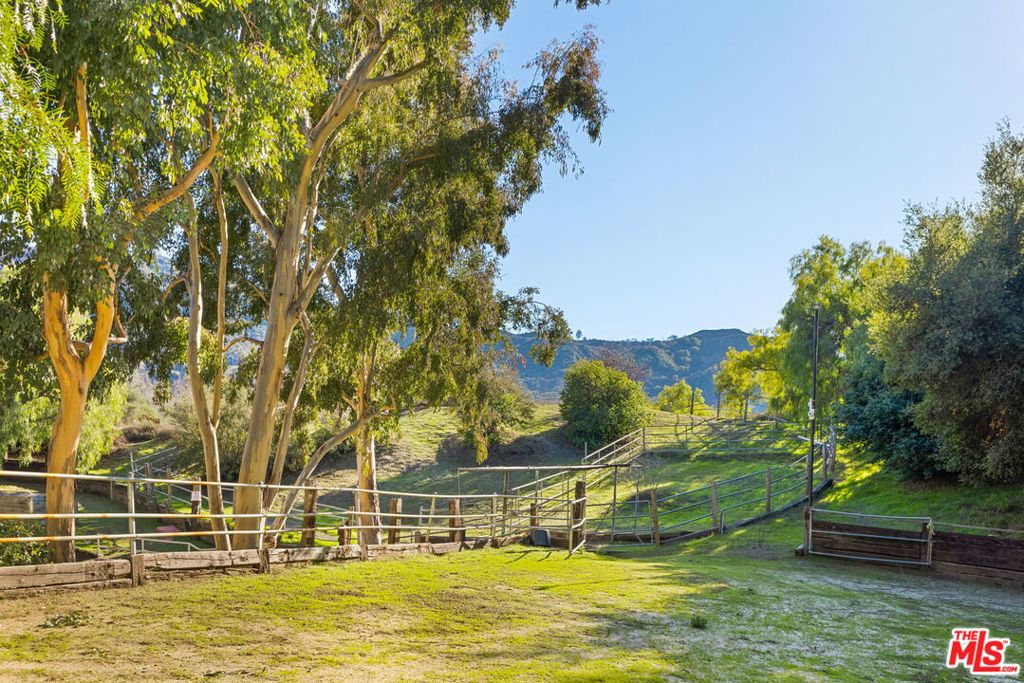 821 Camino Colibri Property Photo 45