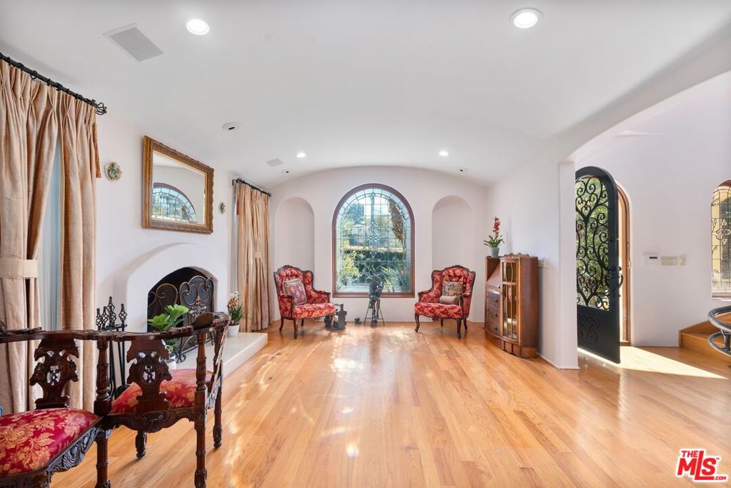 928 Wellesley Avenue Property Photo 3