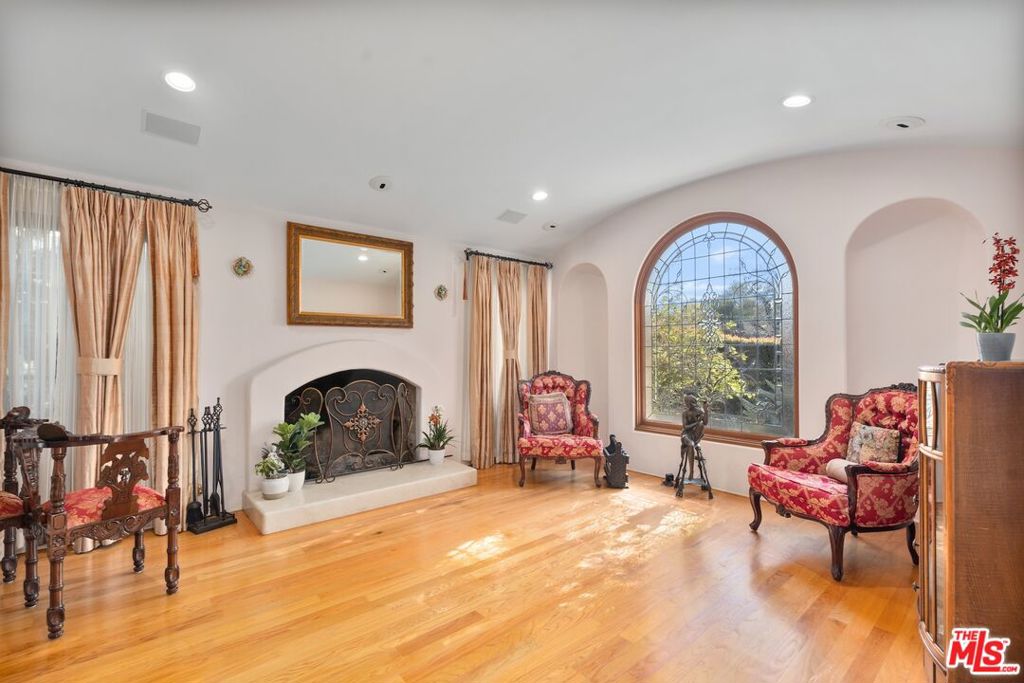 928 Wellesley Avenue Property Photo 4