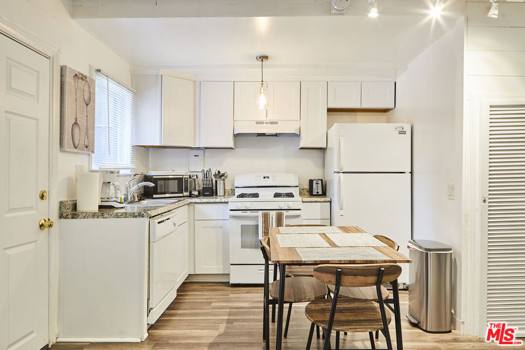 6026 1/2 Barton Avenue Property Photo 6