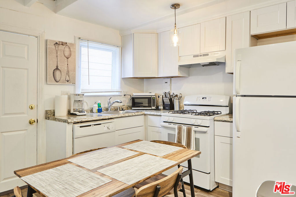 6026 1/2 Barton Avenue Property Photo 7