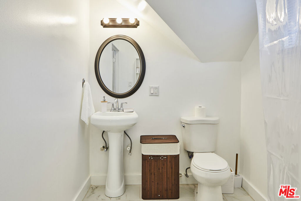 6026 1/2 Barton Avenue Property Photo 14
