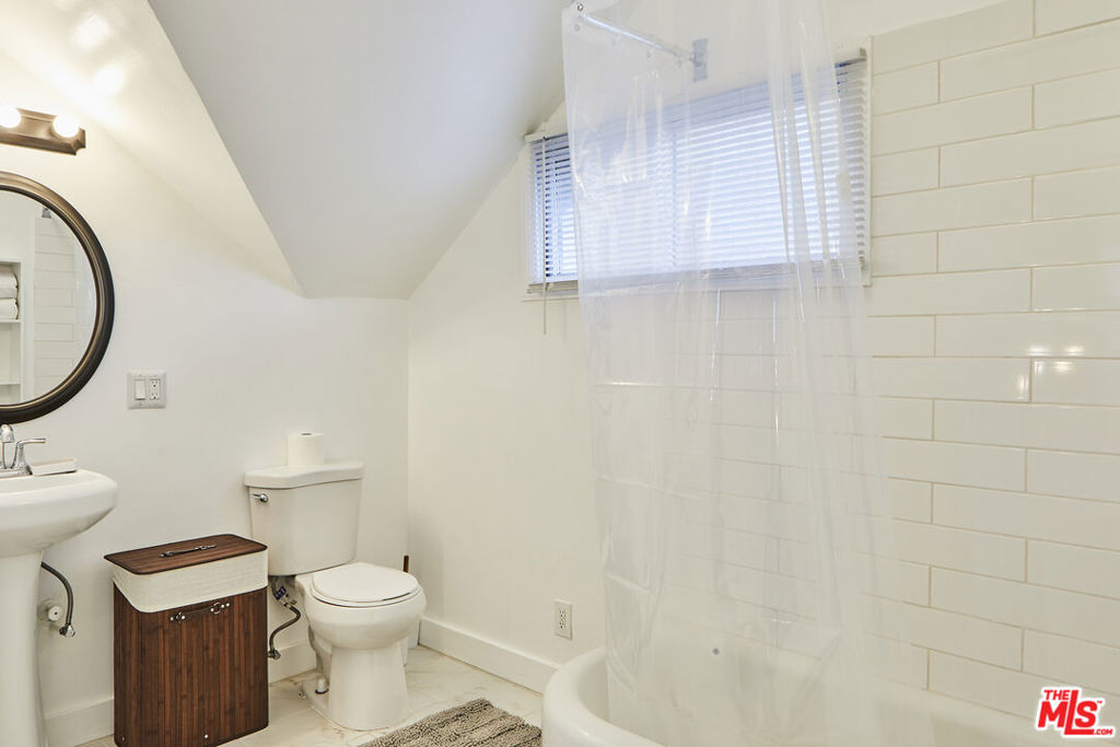 6026 1/2 Barton Avenue Property Photo 15