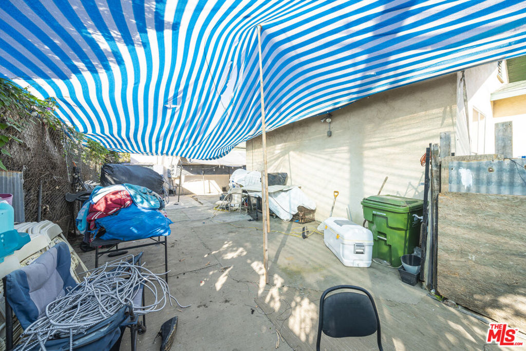 1320 E 41st Place Property Photo 2