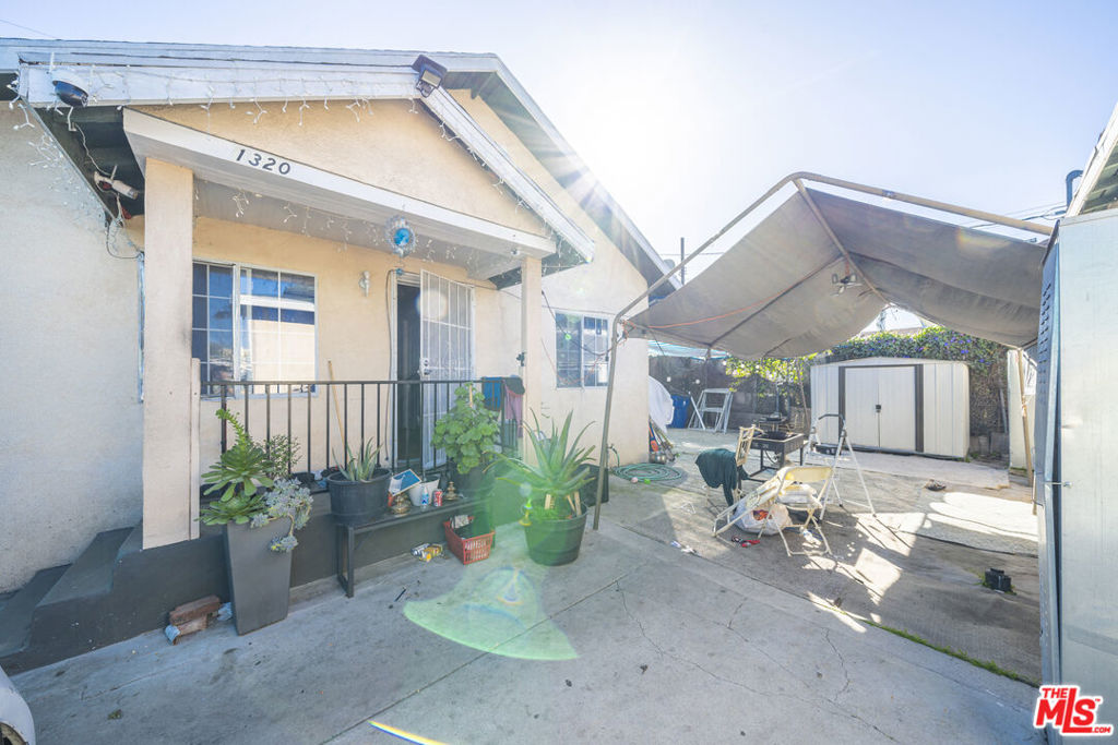 1320 E 41st Place Property Photo 8