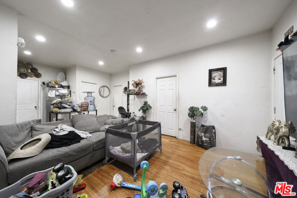 1320 E 41st Place Property Photo 28