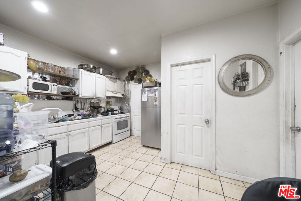 1320 E 41st Place Property Photo 35