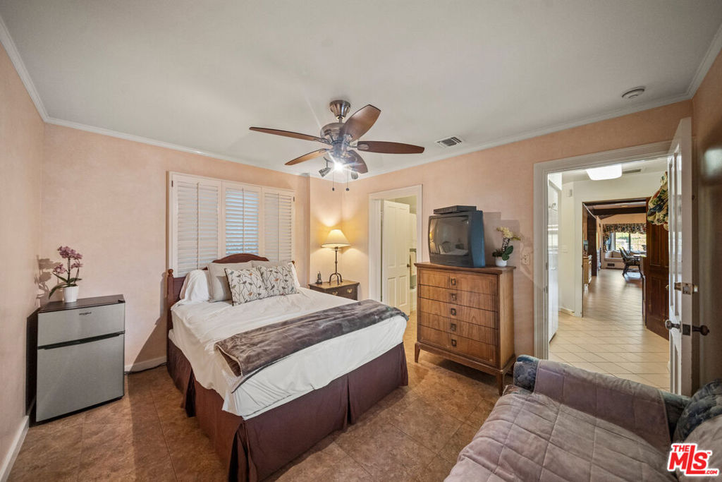 708 N Sierra Drive Property Photo 23