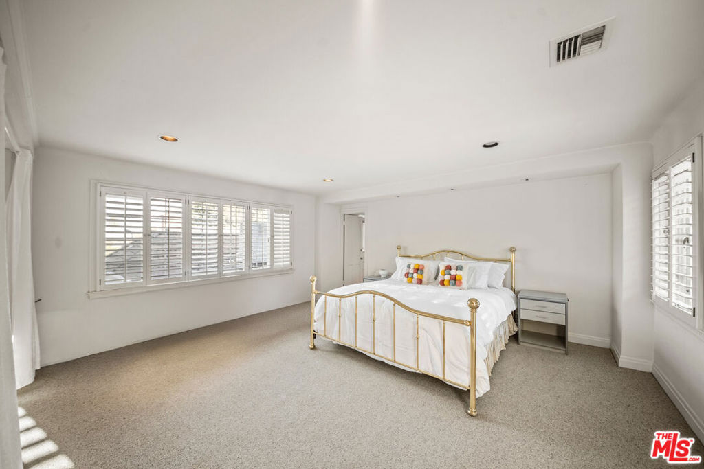 708 N Sierra Drive Property Photo 26