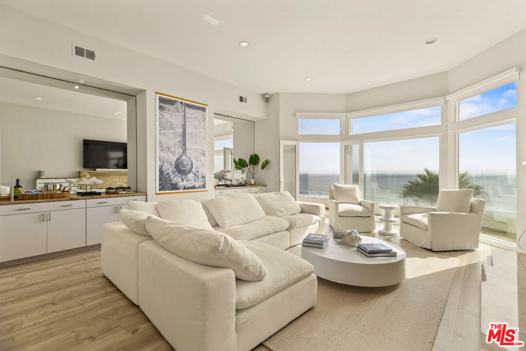 3616 The Strand C Property Photo 1