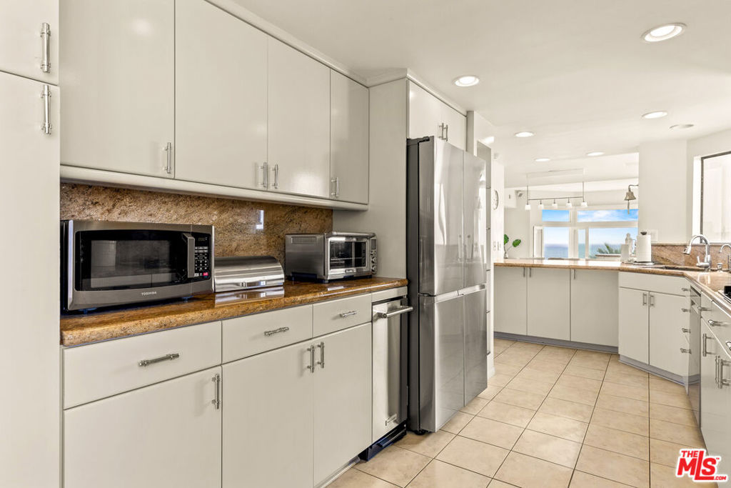 3616 The Strand C Property Photo 14