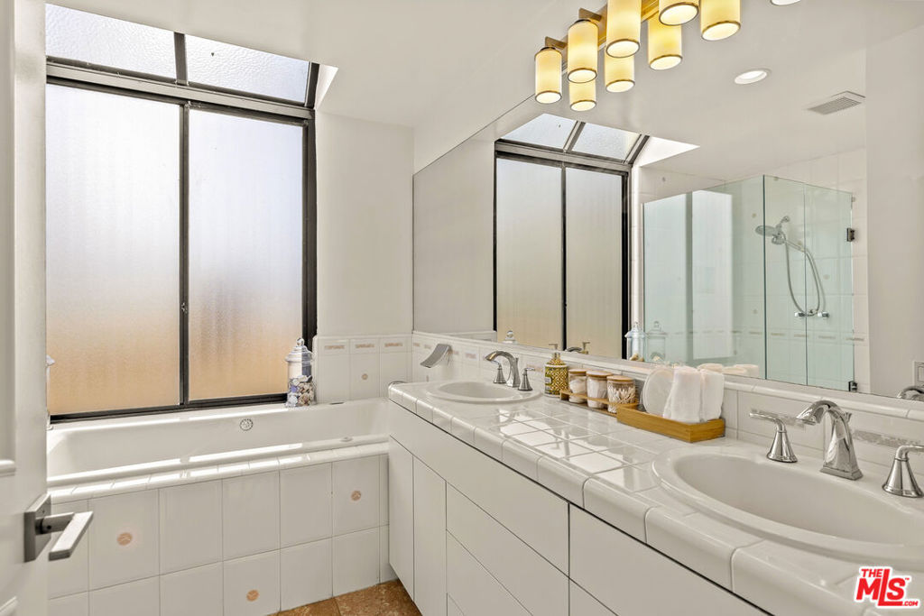 3616 The Strand C Property Photo 17