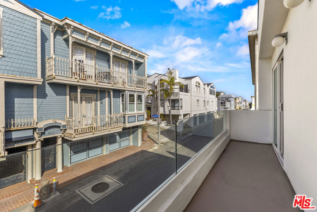 3616 The Strand C Property Photo 24