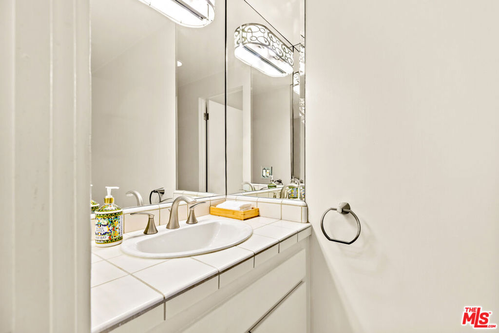 3616 The Strand C Property Photo 32
