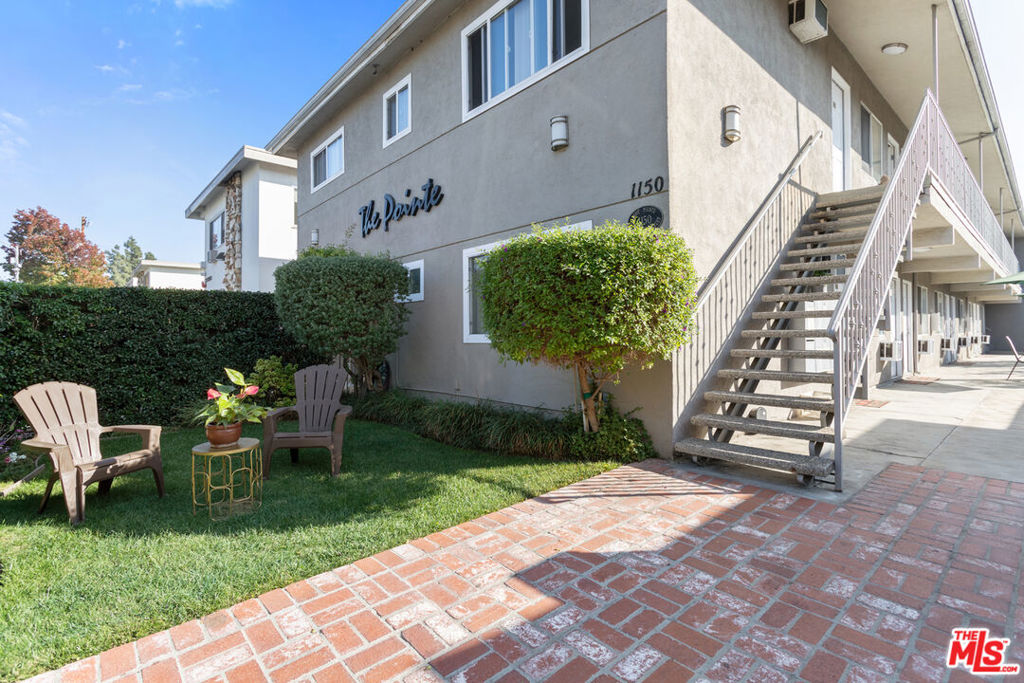 1150 W 29th Street Property Photo 2