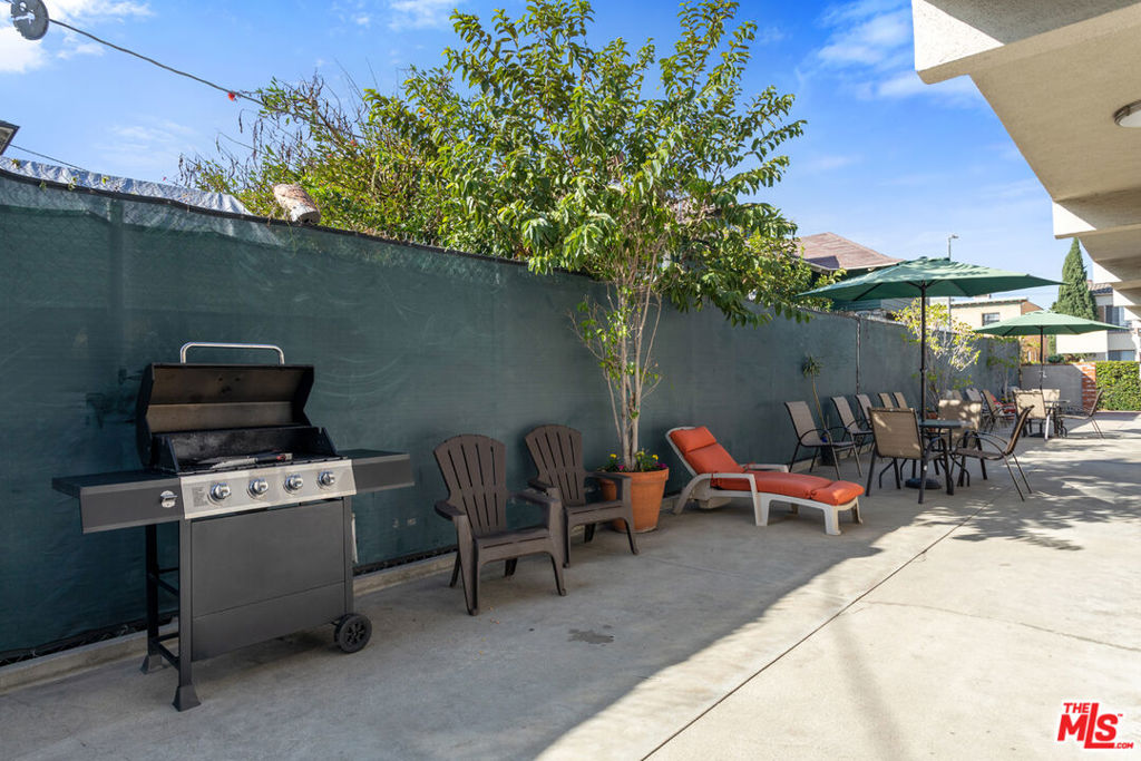 1150 W 29th Street Property Photo 4