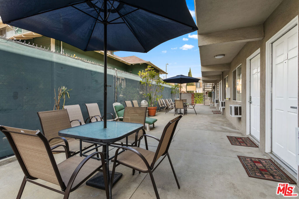 1150 W 29th Street Property Photo 5