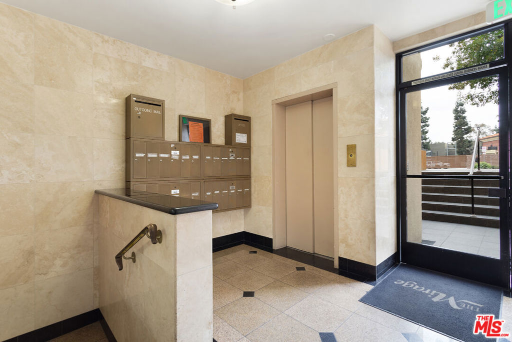 947 W 30th Street Property Photo 2