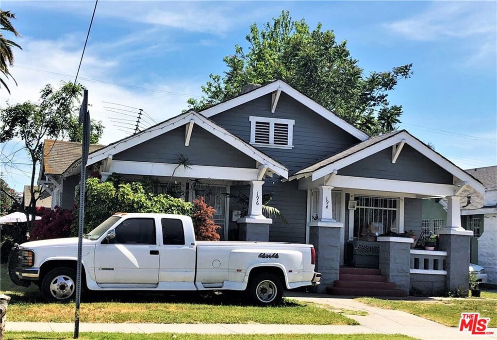 194 E 47th Place Property Photo